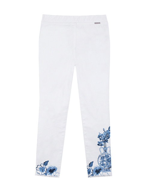 Вид спереди